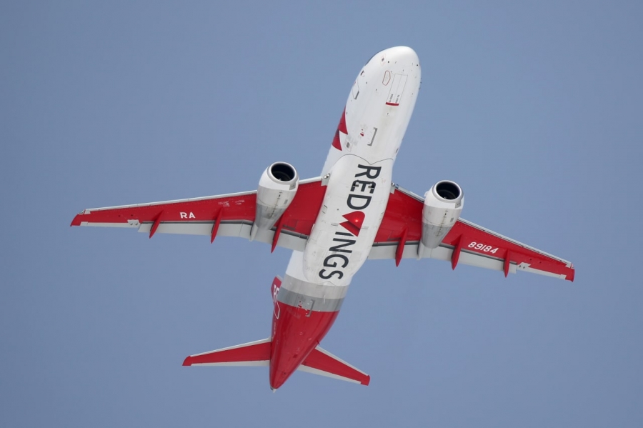 Один шести новых SSJ100, полученных компанией «Ред Вингс» в первом полугодии. Этот самолет с серийным номером (MSN) 95220 впервые взлетел в Комсомольске-на-Амуре 15 ноября 2021 года, а уже 21 января 2022-го выполнил первый регулярный пассажирский рейс по расписанию «Ред Вингс». Фото Алексея Михеева